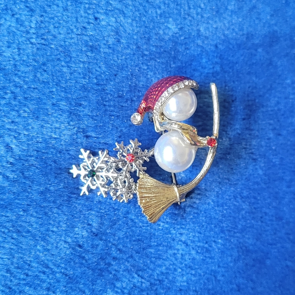 New snowman brooch